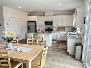 1281 Roberts Dr in Woodland, CA - Building Photo - Building Photo