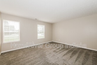114 Presidential Ct in Greenfield, IN - Foto de edificio - Building Photo