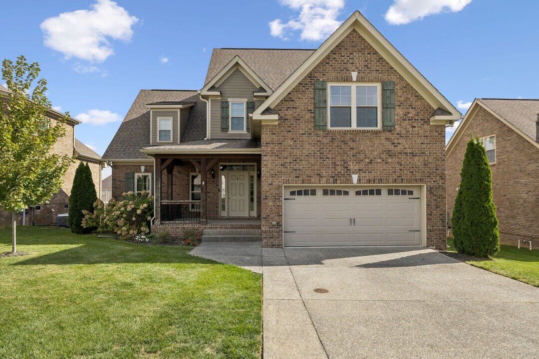 2026 Lequire Ln in Spring Hill, TN - Building Photo