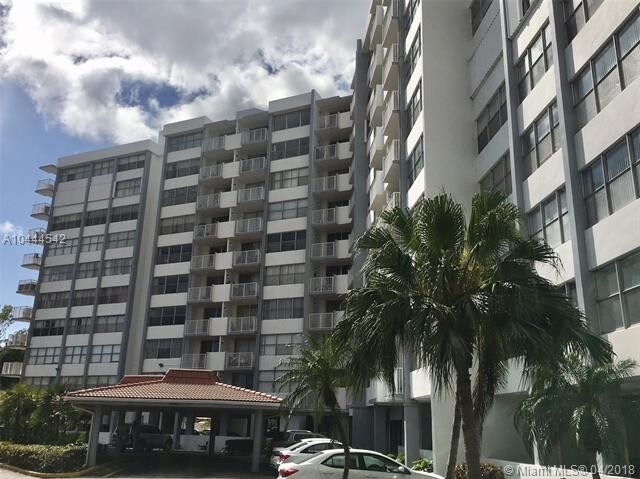 1300 NE Miami Gardens Dr-Unit -719E in North Miami Beach, FL - Building Photo