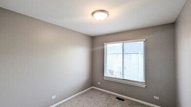 14527 Patriot Square Dr E in Plainfield, IL - Building Photo - Building Photo