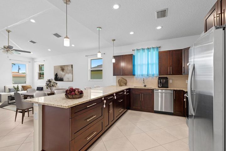 4311 Vicliff Rd in West Palm Beach, FL - Foto de edificio
