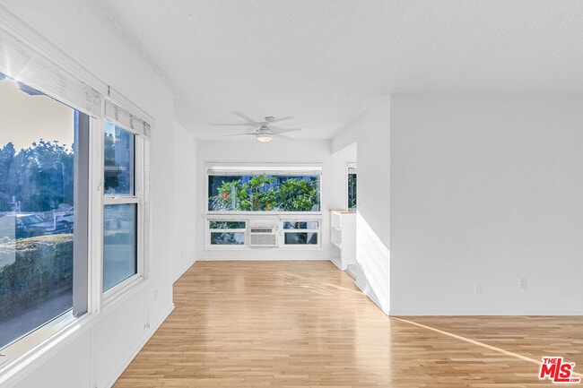 122 Croft Ave in Los Angeles, CA - Building Photo - Building Photo