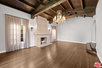 208 S Rodeo Dr in Beverly Hills, CA - Building Photo - Building Photo