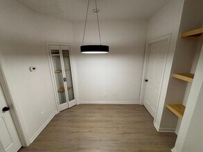 4800 W Lovers Ln in Dallas, TX - Foto de edificio - Building Photo