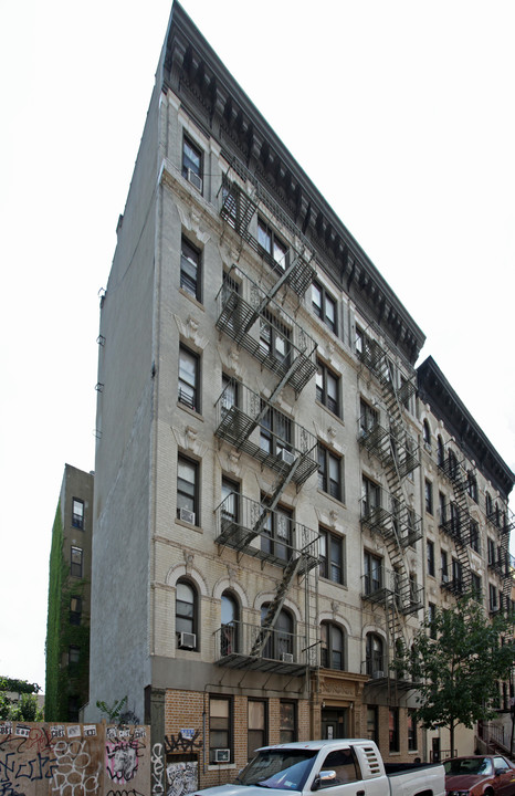 160 S 1st St in Brooklyn, NY - Building Photo