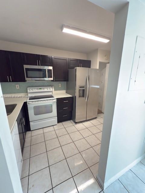 422 NE 210th Cir Terrace in Miami, FL - Building Photo - Building Photo