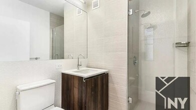 15 Park Pl in New York, NY - Building Photo - Building Photo