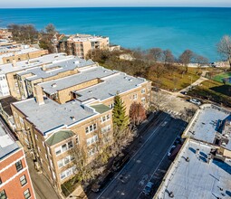 Eastlake Apartments in Chicago, IL - Building Photo - Building Photo