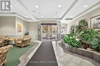 10 Dayspring Cir in Brampton, ON - Building Photo - Building Photo