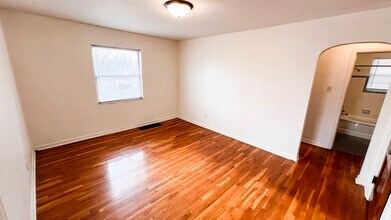 227 W Dunklin St, Unit 4 in Jefferson City, MO - Building Photo - Building Photo