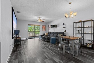 3709 Greenery Ct in Tampa, FL - Building Photo - Building Photo