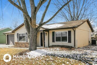 728 Holiday Dr in Fortville, IN - Building Photo - Building Photo