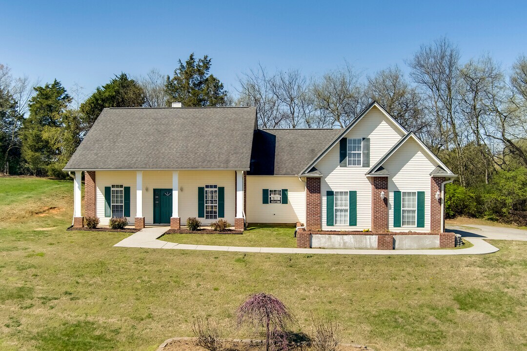 110 Hillvale Ln in Loudon, TN - Building Photo