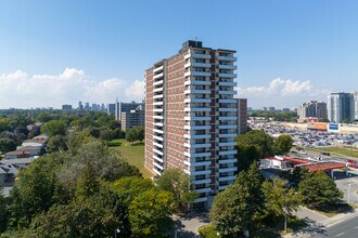 2250 Kennedy Rd in Toronto, ON - Building Photo - Building Photo