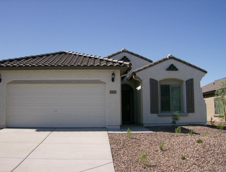 7576 W Millerton Way in Florence, AZ - Building Photo