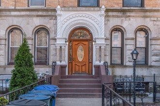 84 1st Pl in Brooklyn, NY - Foto de edificio - Building Photo