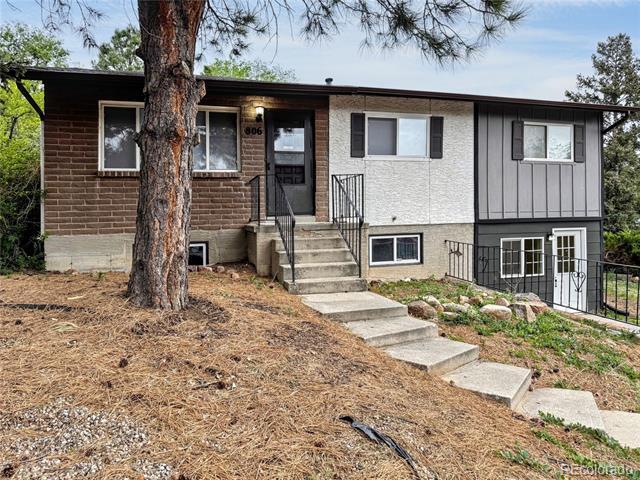 property at 806 Paradise Ln