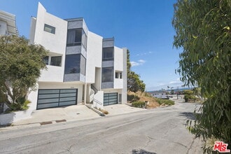 21323 Rambla Vista in Malibu, CA - Building Photo - Building Photo