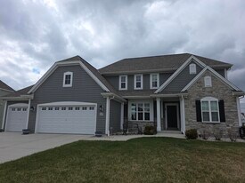 W239N3777 River Birch Ct in Pewaukee, WI - Building Photo