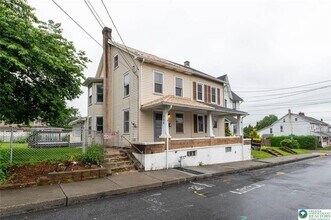 308 S 5th St in Emmaus, PA - Building Photo - Building Photo