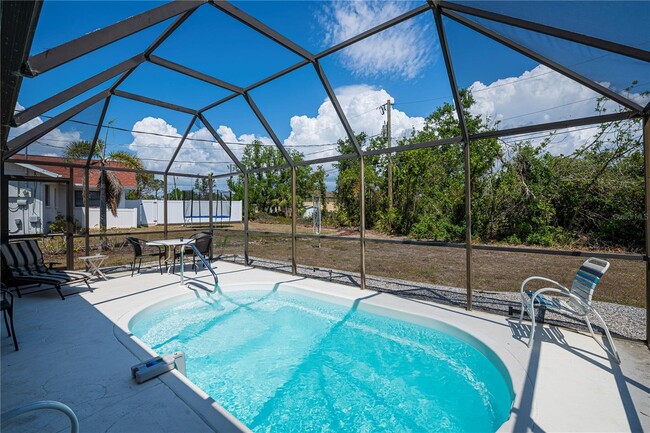 Poolside in Port Charlotte in Port Charlotte, FL - Foto de edificio - Building Photo