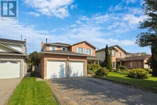 27 Gladiola Ct in Whitby, ON - Building Photo