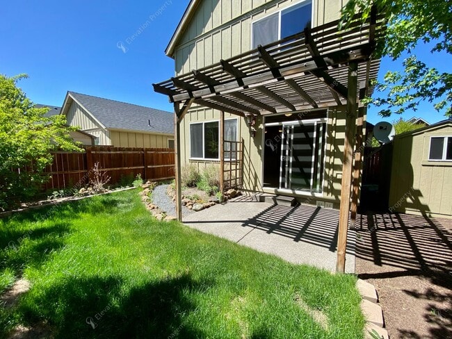 2899 NE Jackdaw Dr in Bend, OR - Building Photo - Building Photo