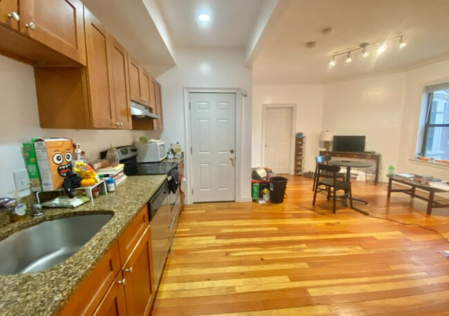 231 Harvard Ave, Unit 3-4 in Boston, MA - Foto de edificio - Building Photo