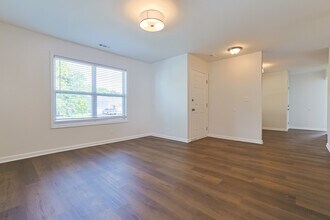 1064 Crestwood Ln in Bolingbrook, IL - Building Photo - Building Photo