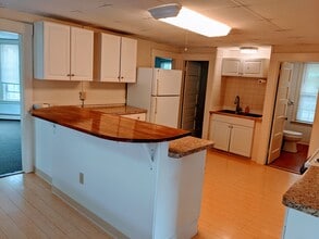 8 Christian Court, Unit 3rd Floor in Jaffrey, NH - Foto de edificio - Building Photo