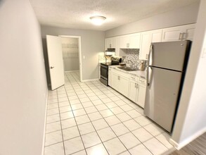 Orleans Apartments in Tampa, FL - Building Photo - Building Photo