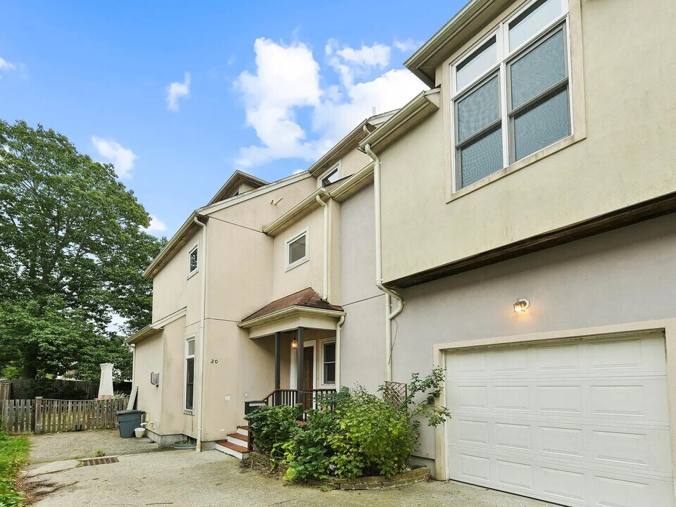 20 Keefe Ave in Newton, MA - Building Photo