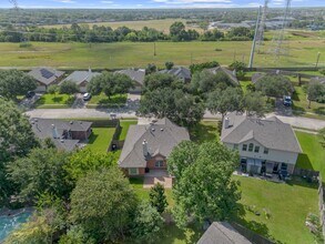 530 Lockland Ln in League City, TX - Foto de edificio - Building Photo