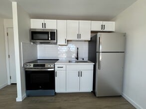 4 Twining St in Plainville, CT - Building Photo - Building Photo