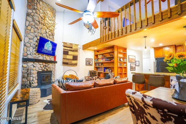 17810 S Walapai Rd in Munds Park, AZ - Building Photo - Building Photo