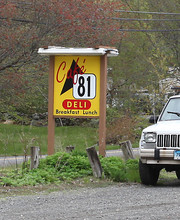 986 Killingworth Rd in Higganum, CT - Foto de edificio - Building Photo