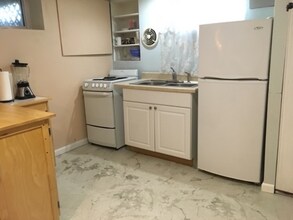 1226 Circle Dr in Halethorpe, MD - Foto de edificio - Building Photo