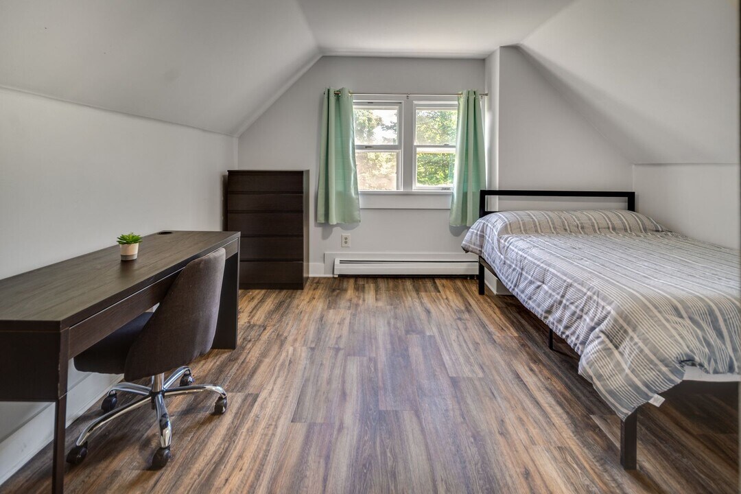 710 E State St in Ithaca, NY - Building Photo