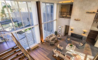 165 Cambridgepark Dr in Cambridge, MA - Building Photo