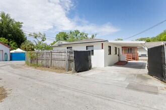 527 Zanesville St S in St. Petersburg, FL - Foto de edificio - Building Photo