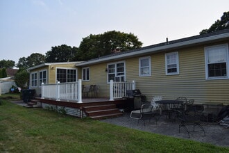 40 Hawks Nest Rd in Old Lyme, CT - Building Photo - Building Photo