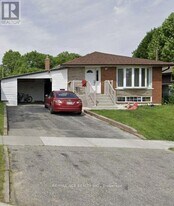 34 Doerr Rd in Toronto, ON - Building Photo