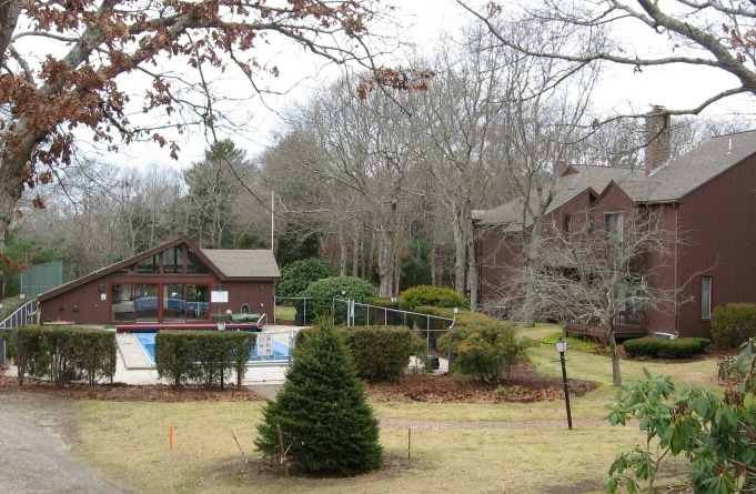 Canalside in Bourne, MA - Foto de edificio