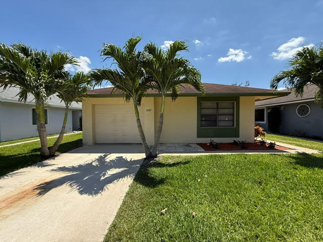 property at 1427 Summit Run Cir