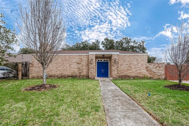 property at 10919 Villa Lea Ln