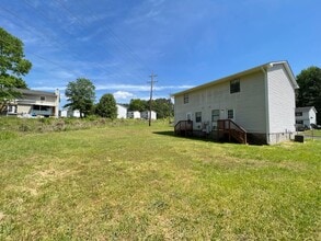 1410 Cherrycrest Dr in Durham, NC - Building Photo - Building Photo