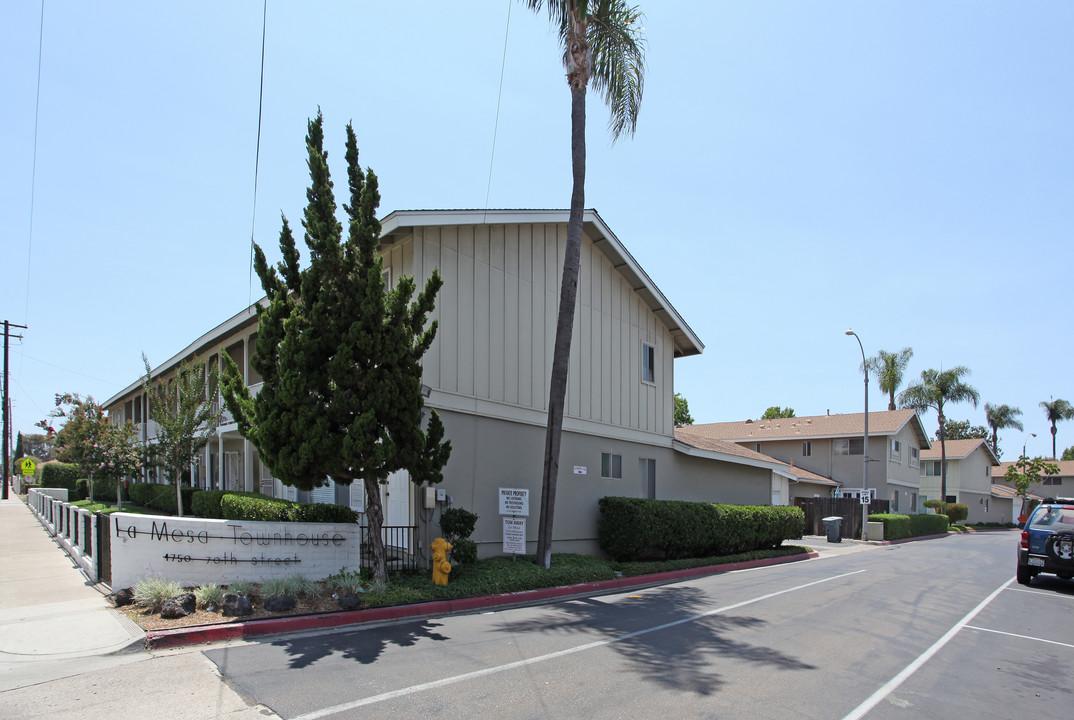 La Mesa Townhouse in La Mesa, CA - Building Photo