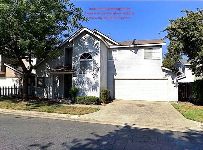 property at 2419 N Clark St
