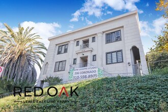 206 S Coronado St in Los Angeles, CA - Building Photo - Building Photo